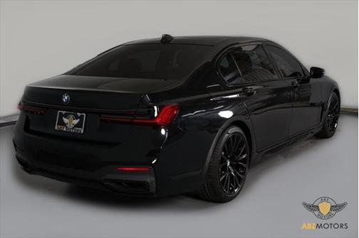 2022 BMW 740 i