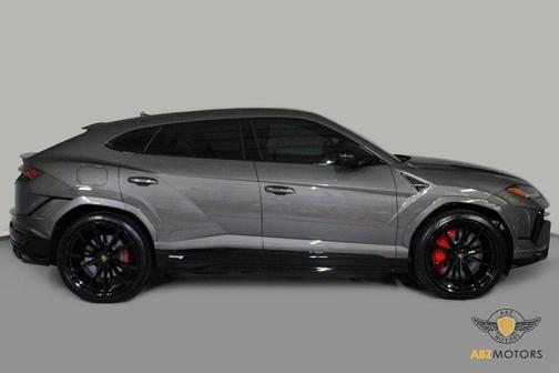 2023 Lamborghini Urus S