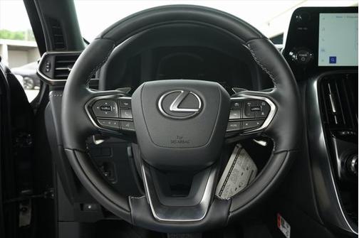 2025 Lexus LX 700h Luxury