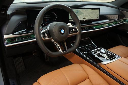 2025 BMW 740 i
