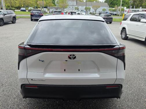 Wind Chill Pearl 2026 Toyota bZ XLE