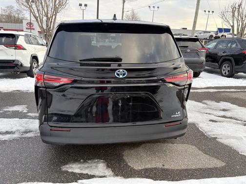 2021 Toyota Sienna LE