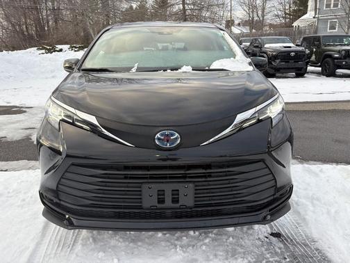 2021 Toyota Sienna LE