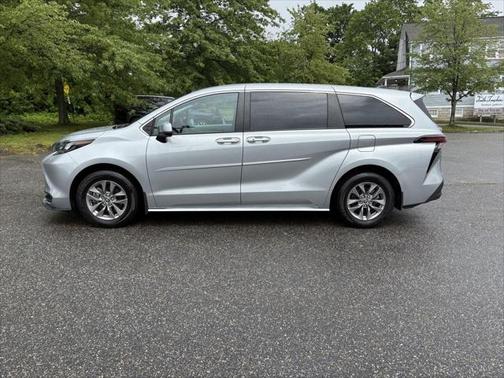 2024 Toyota Sienna LE