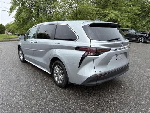 2024 Toyota Sienna LE