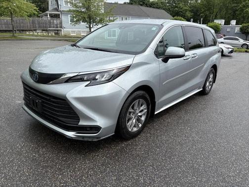 2024 Toyota Sienna LE