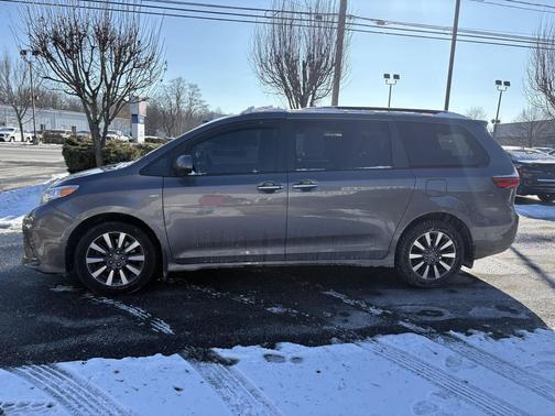 2020 Toyota Sienna XLE