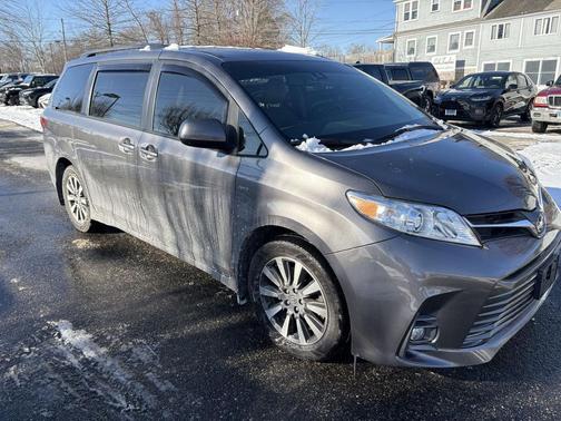 2020 Toyota Sienna XLE