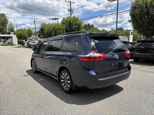 2018 Toyota Sienna LE