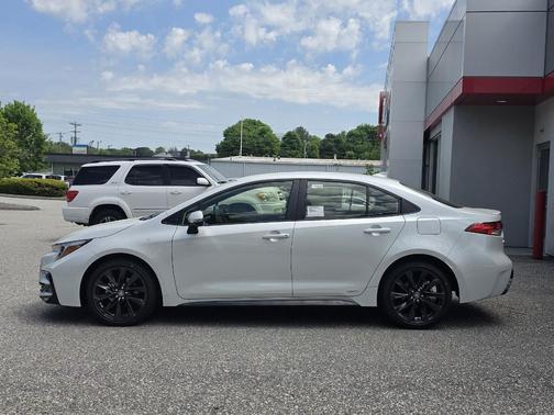 Wind Chill Pearl 2026 Toyota Corolla Hybrid SE