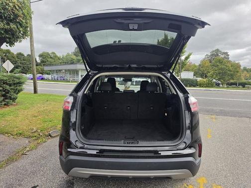 Agate Black Metallic 2024 Ford Edge SEL