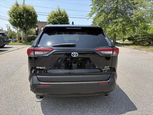 2020 Toyota RAV4 Hybrid XLE