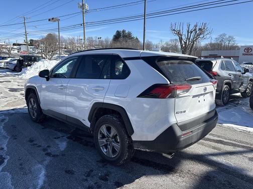 2025 Toyota RAV4 Hybrid XLE