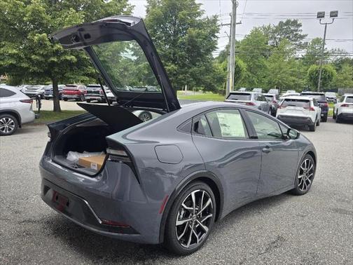 2025 Toyota Prius L