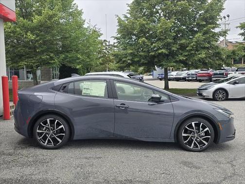 2025 Toyota Prius L