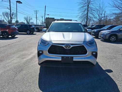 Celestial Silver Metallic 2021 Toyota Highlander LE
