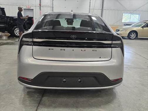 2025 Toyota Prius Plug-In Hybrid SE