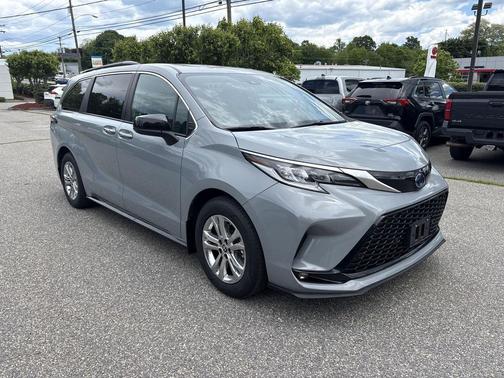 Cement 2023 Toyota Sienna XSE 7 Passenger