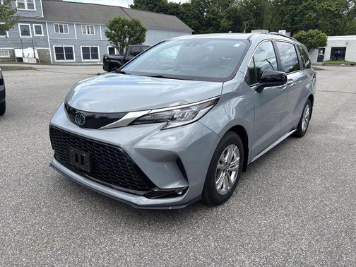 Cement 2023 Toyota Sienna XSE 7 Passenger
