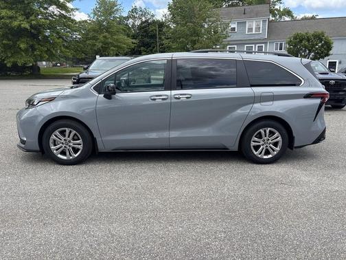 Cement 2023 Toyota Sienna XSE 7 Passenger