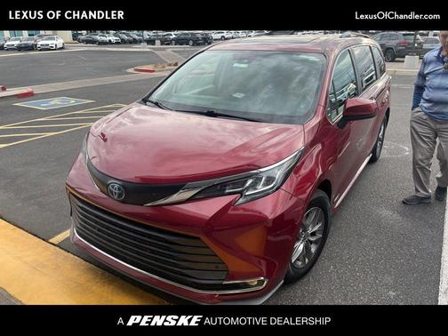 2021 Toyota Sienna XLE 8 Passenger