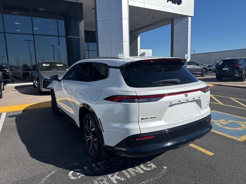 2025 Toyota Crown Signia XLE