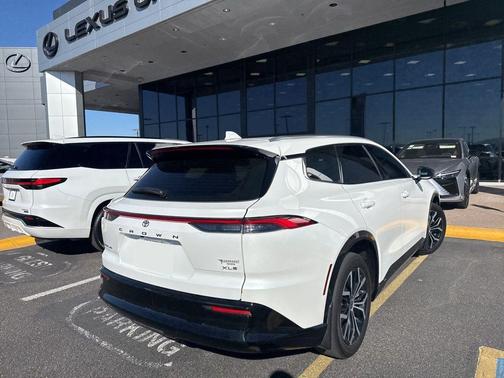 2025 Toyota Crown Signia XLE