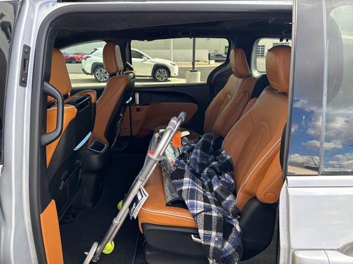 2022 Chrysler Pacifica L