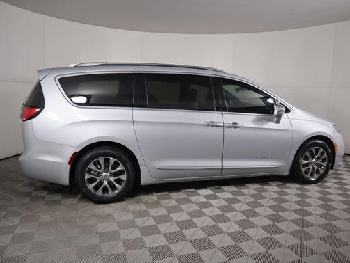 2022 Chrysler Pacifica L