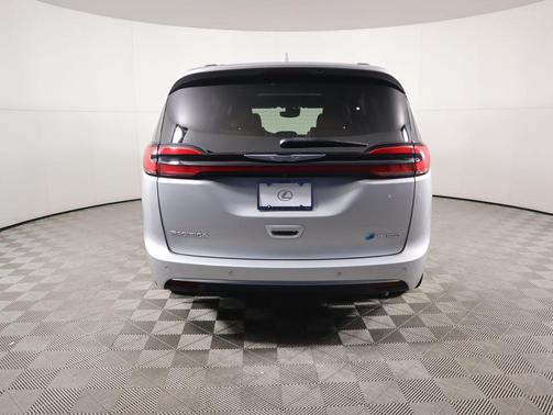 2022 Chrysler Pacifica L