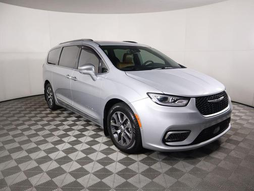 2022 Chrysler Pacifica L