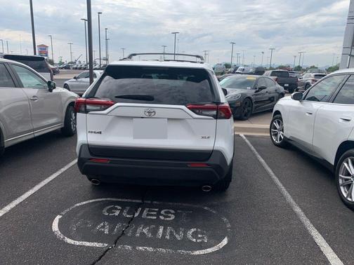 2020 Toyota RAV4 XLE