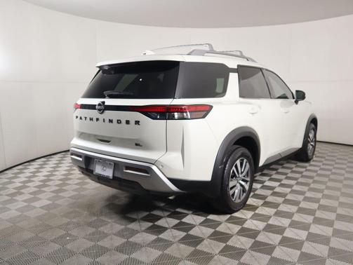 2024 Nissan Pathfinder SL FWD