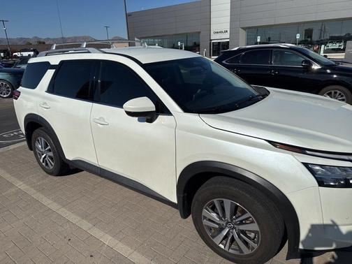 2024 Nissan Pathfinder SL FWD