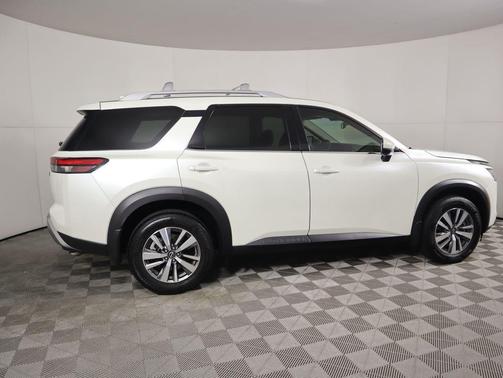 2024 Nissan Pathfinder SL FWD