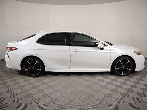 Photo 4 of 53 of 2019 Toyota Camry XSE