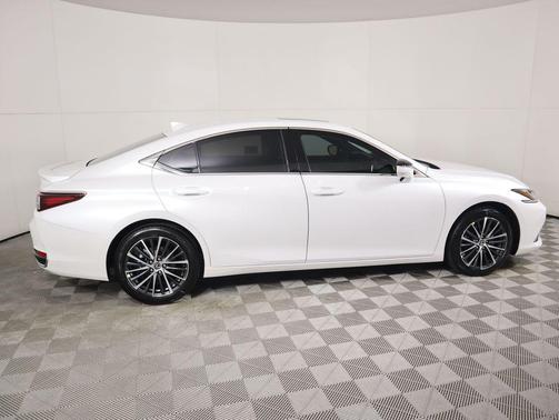 2025 Lexus ES 300h Base