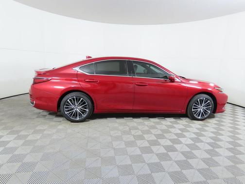 2025 Lexus ES 300h Premium