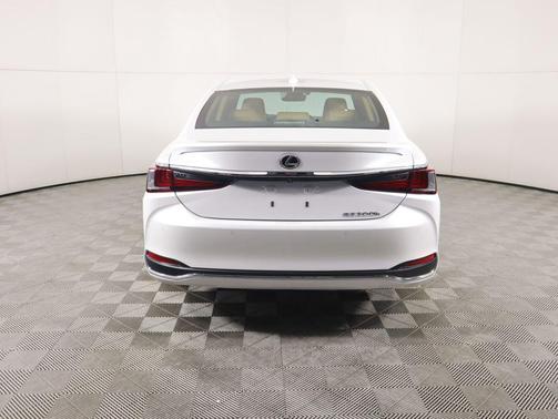 2025 Lexus ES 300h Base