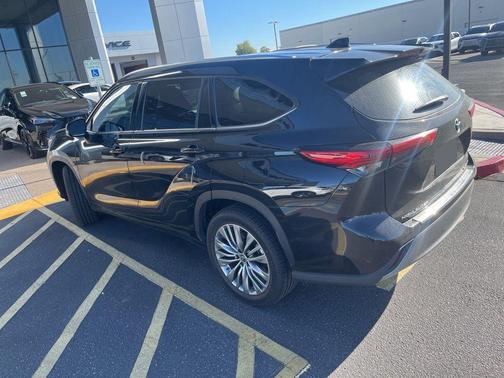 2021 Toyota Highlander Platinum