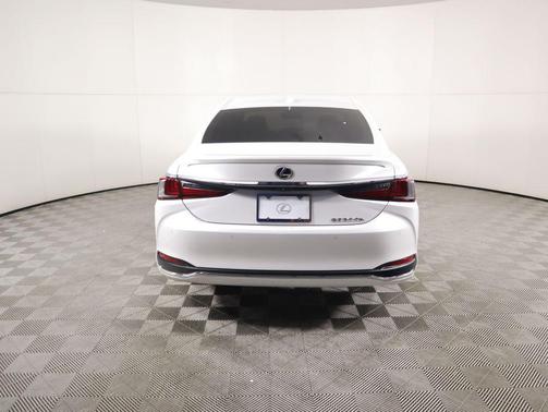 2023 Lexus ES 300h Base