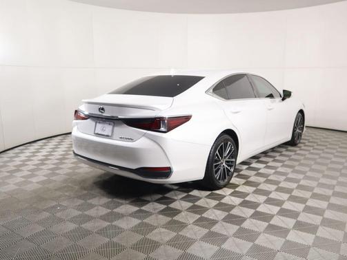 2023 Lexus ES 300h Base