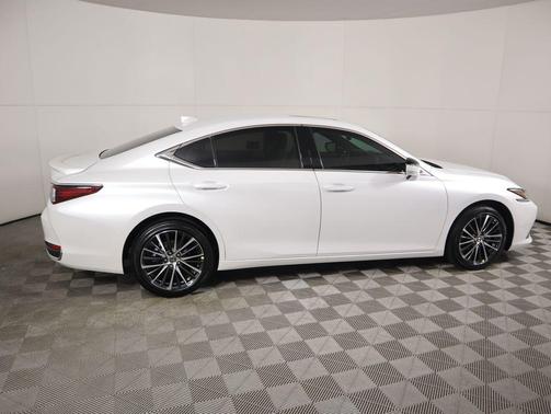 2025 Lexus ES 300h Base