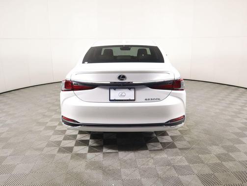 2025 Lexus ES 300h Base