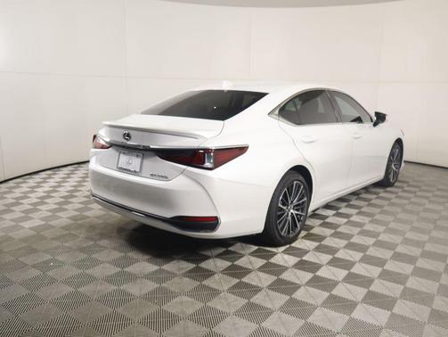 2025 Lexus ES 300h Base