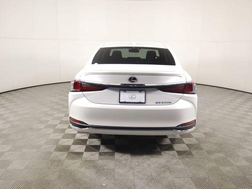 2025 Lexus ES 300h Base