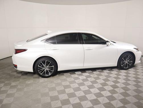 2025 Lexus ES 300h Base