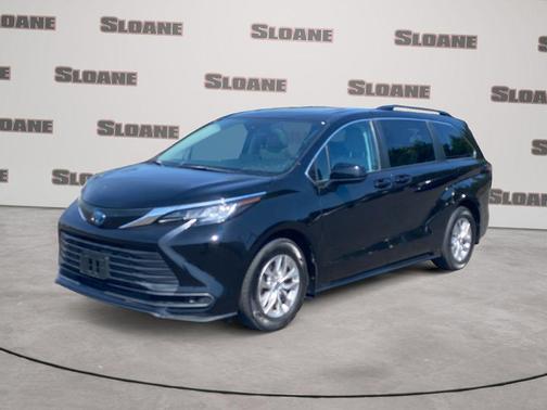 Midnight Black Metallic 2023 Toyota Sienna LE