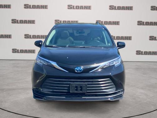 Midnight Black Metallic 2023 Toyota Sienna LE