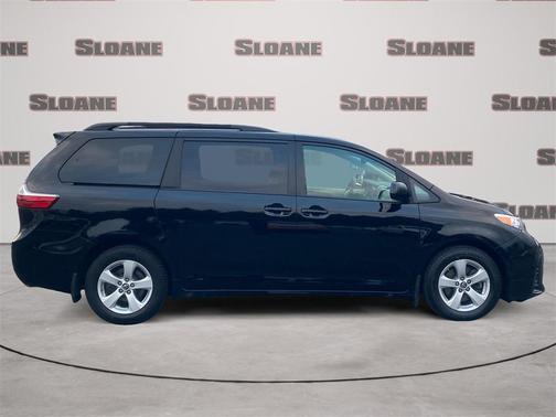 2018 Toyota Sienna LE